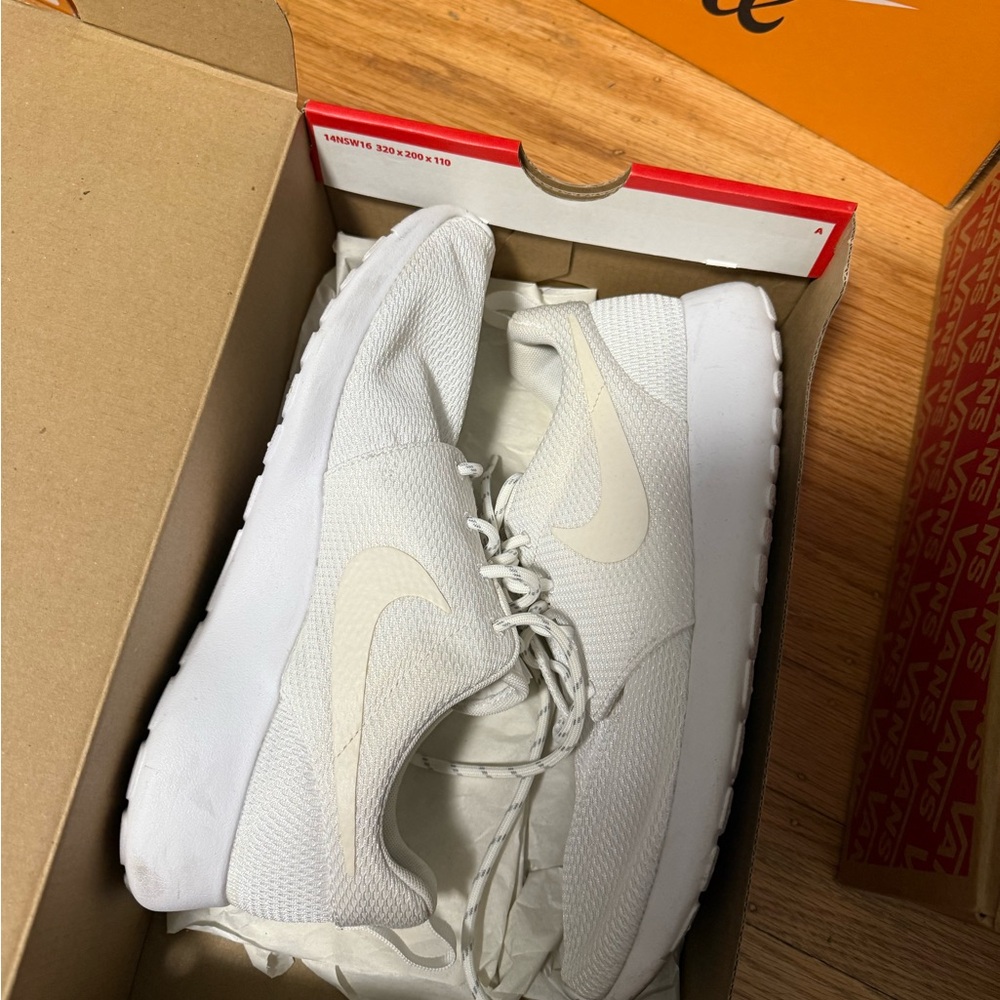 Nike Roshe One in White and Cream